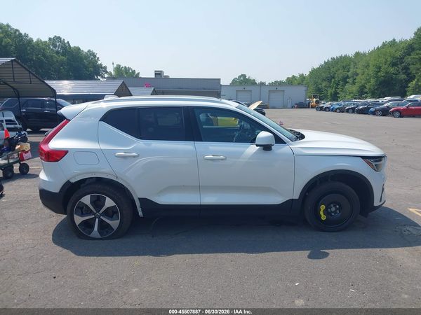 2025 VOLVO XC40 B5 CORE BRIGHT THEME