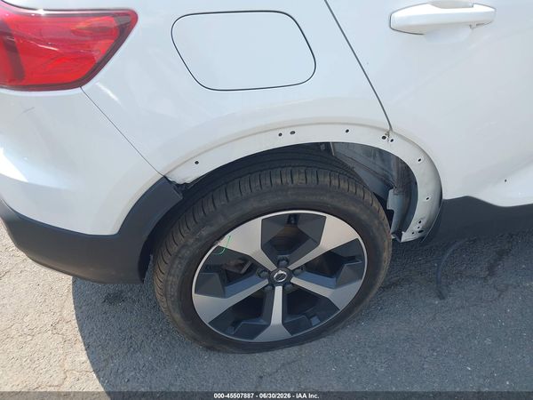 2025 VOLVO XC40 B5 CORE BRIGHT THEME