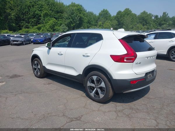 2025 VOLVO XC40 B5 CORE BRIGHT THEME