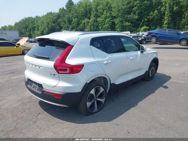 2025 VOLVO XC40 B5 CORE BRIGHT THEME