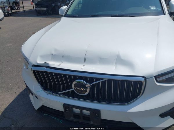 2025 VOLVO XC40 B5 CORE BRIGHT THEME
