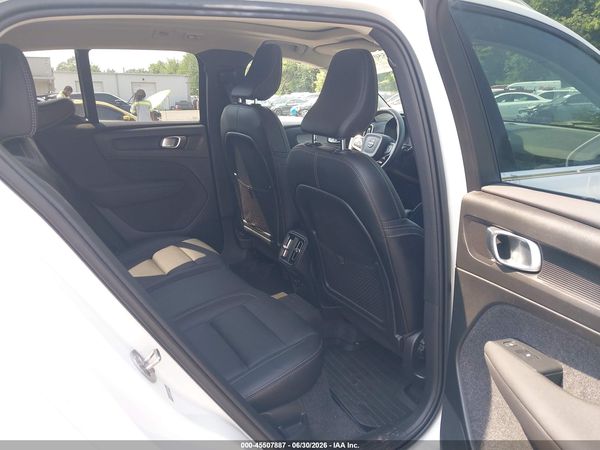2025 VOLVO XC40 B5 CORE BRIGHT THEME