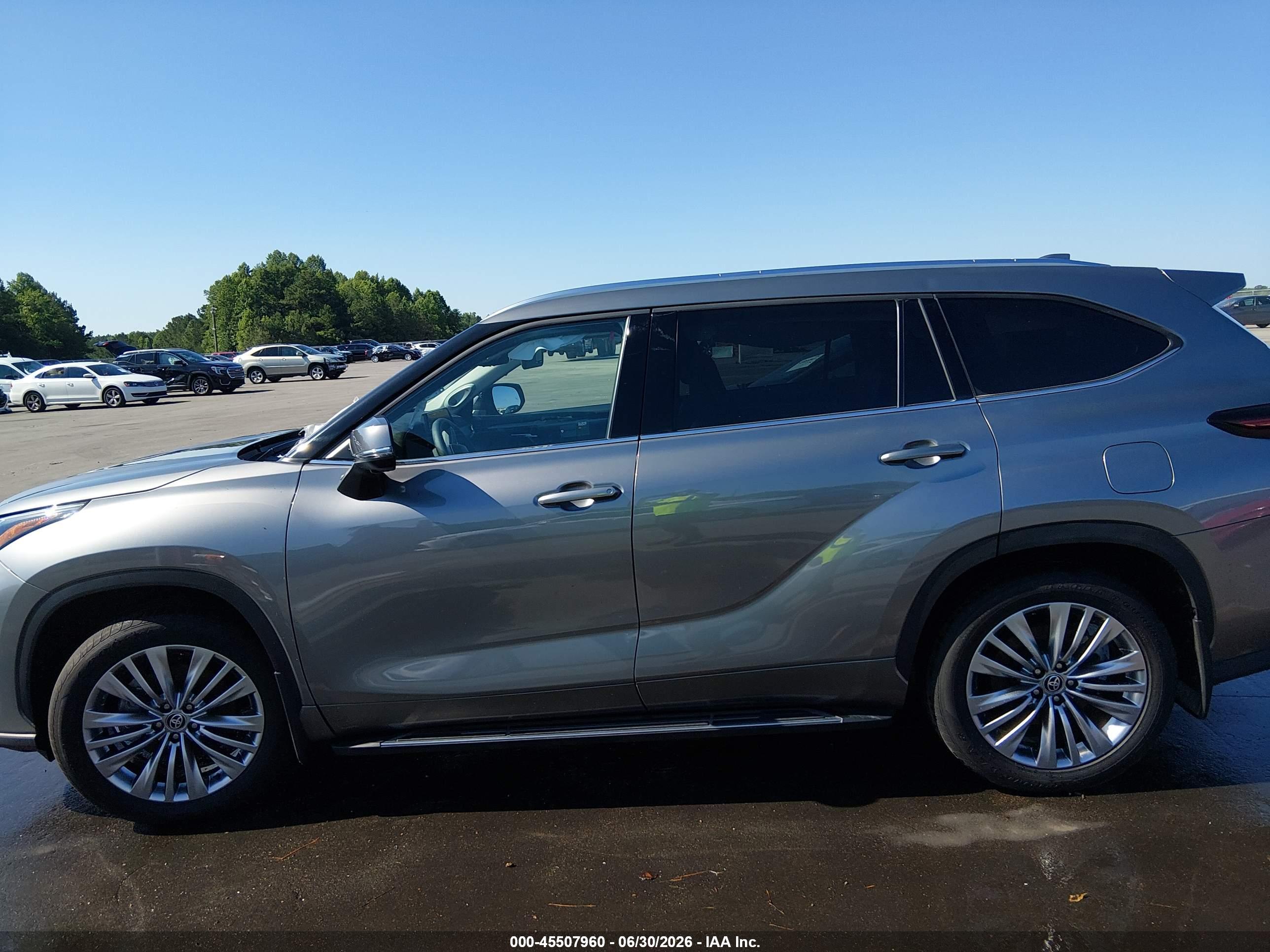 2025 TOYOTA HIGHLANDER PLATINUM