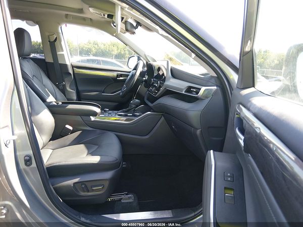 2025 TOYOTA HIGHLANDER PLATINUM