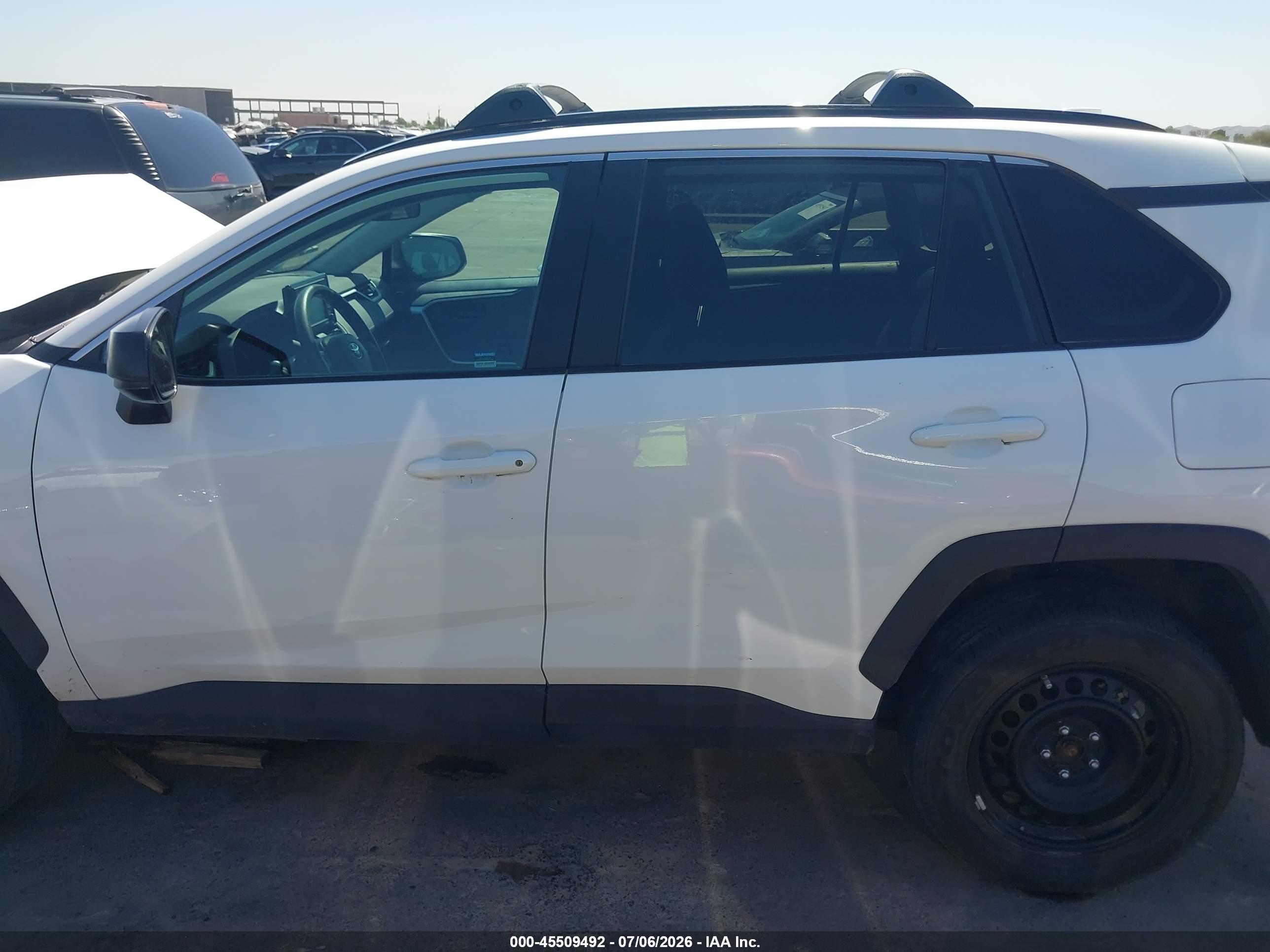 2020 TOYOTA RAV4 LE