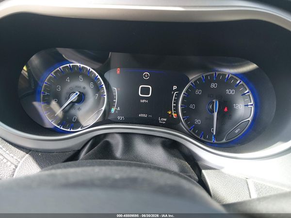 2023 CHRYSLER PACIFICA TOURING L — I7