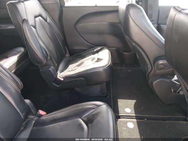 2023 CHRYSLER PACIFICA TOURING L — I8