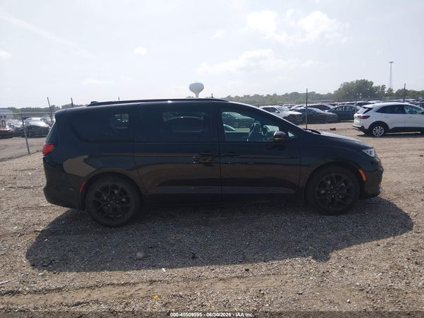2023 CHRYSLER PACIFICA TOURING L — I116
