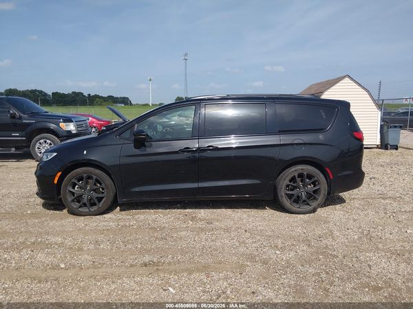 2023 CHRYSLER PACIFICA TOURING L — I117