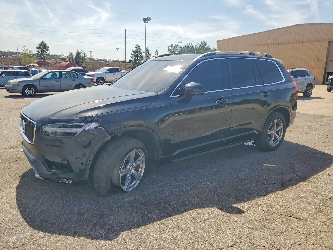 2017 VOLVO XC90 Momentum