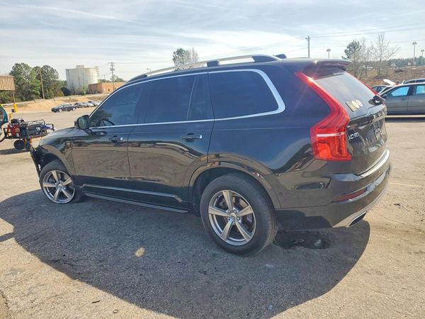 2017 VOLVO XC90 Momentum