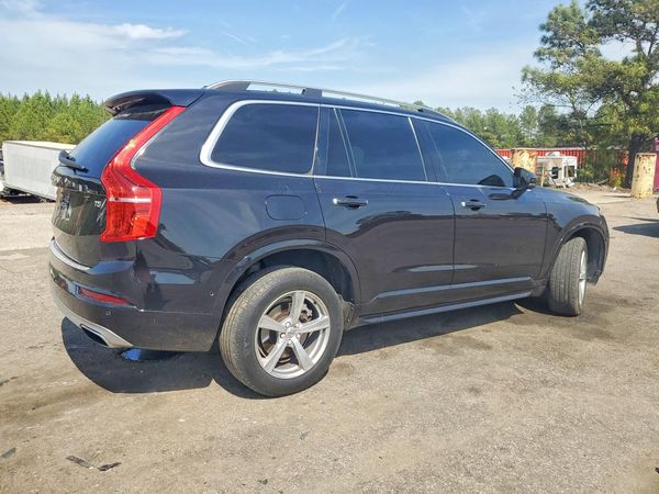 2017 VOLVO XC90 Momentum
