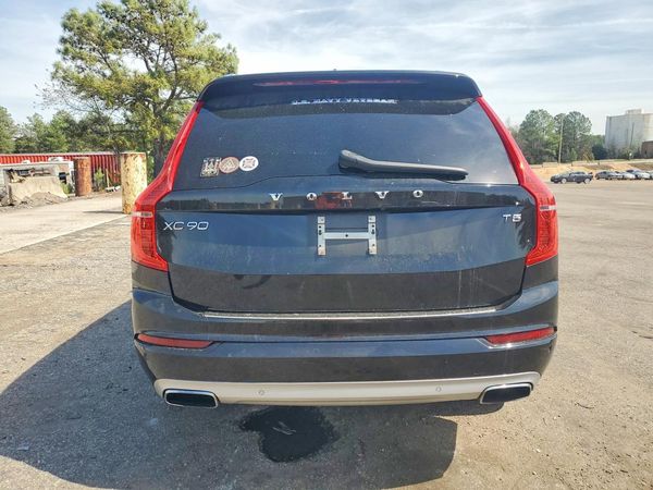 2017 VOLVO XC90 Momentum