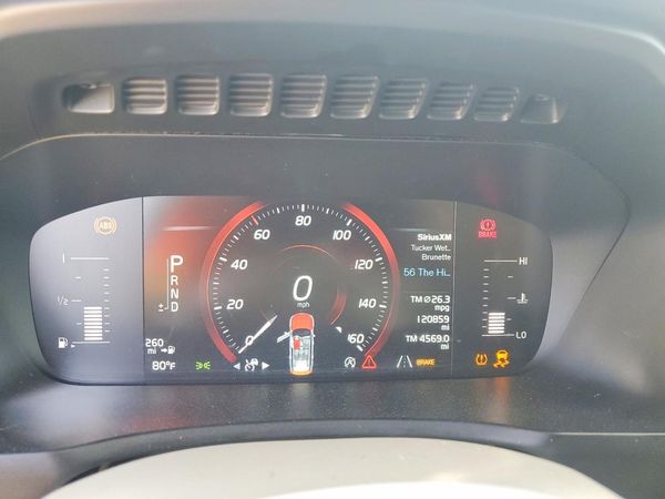 2017 VOLVO XC90 Momentum