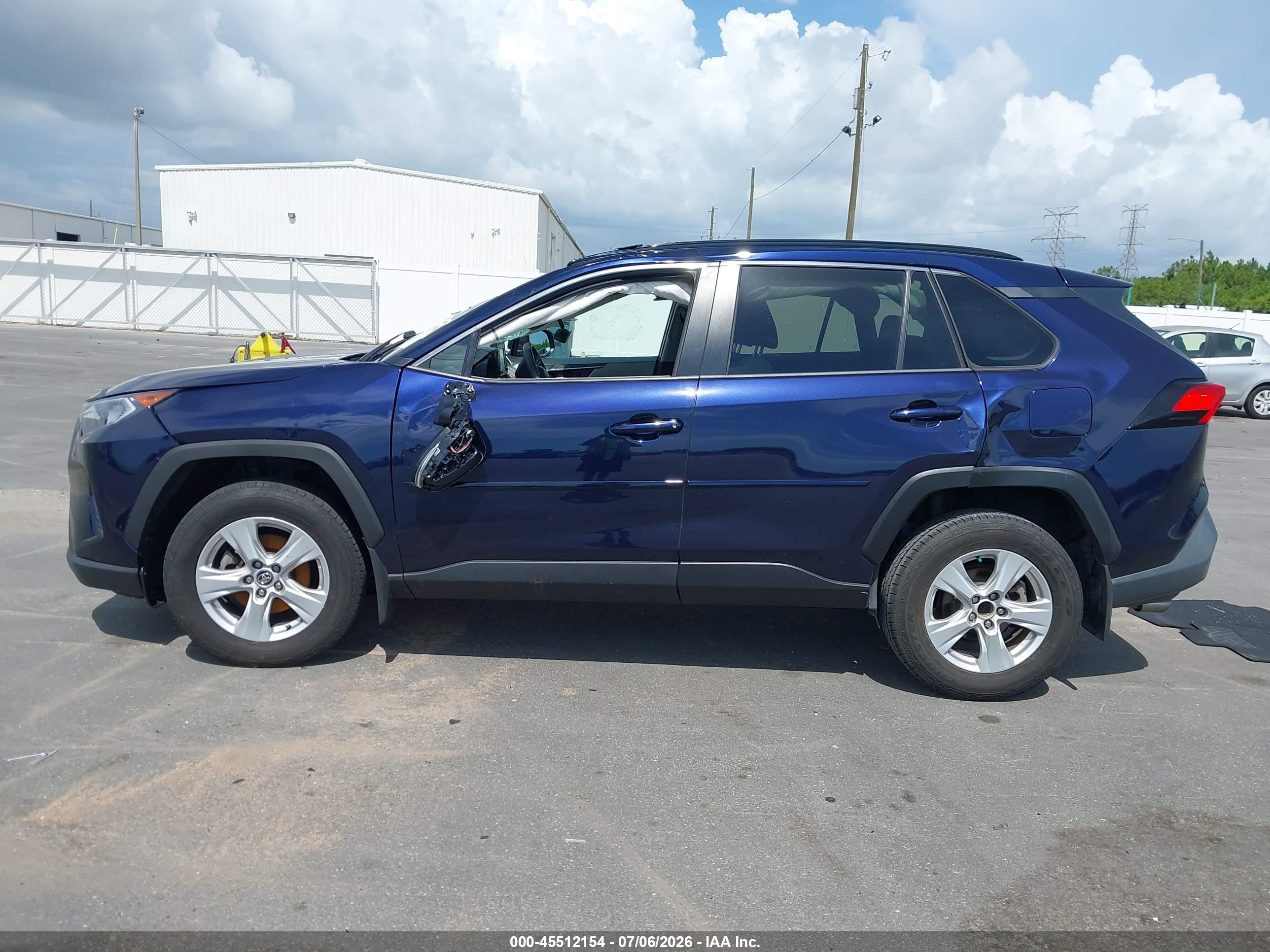 2020 TOYOTA RAV4 XLE