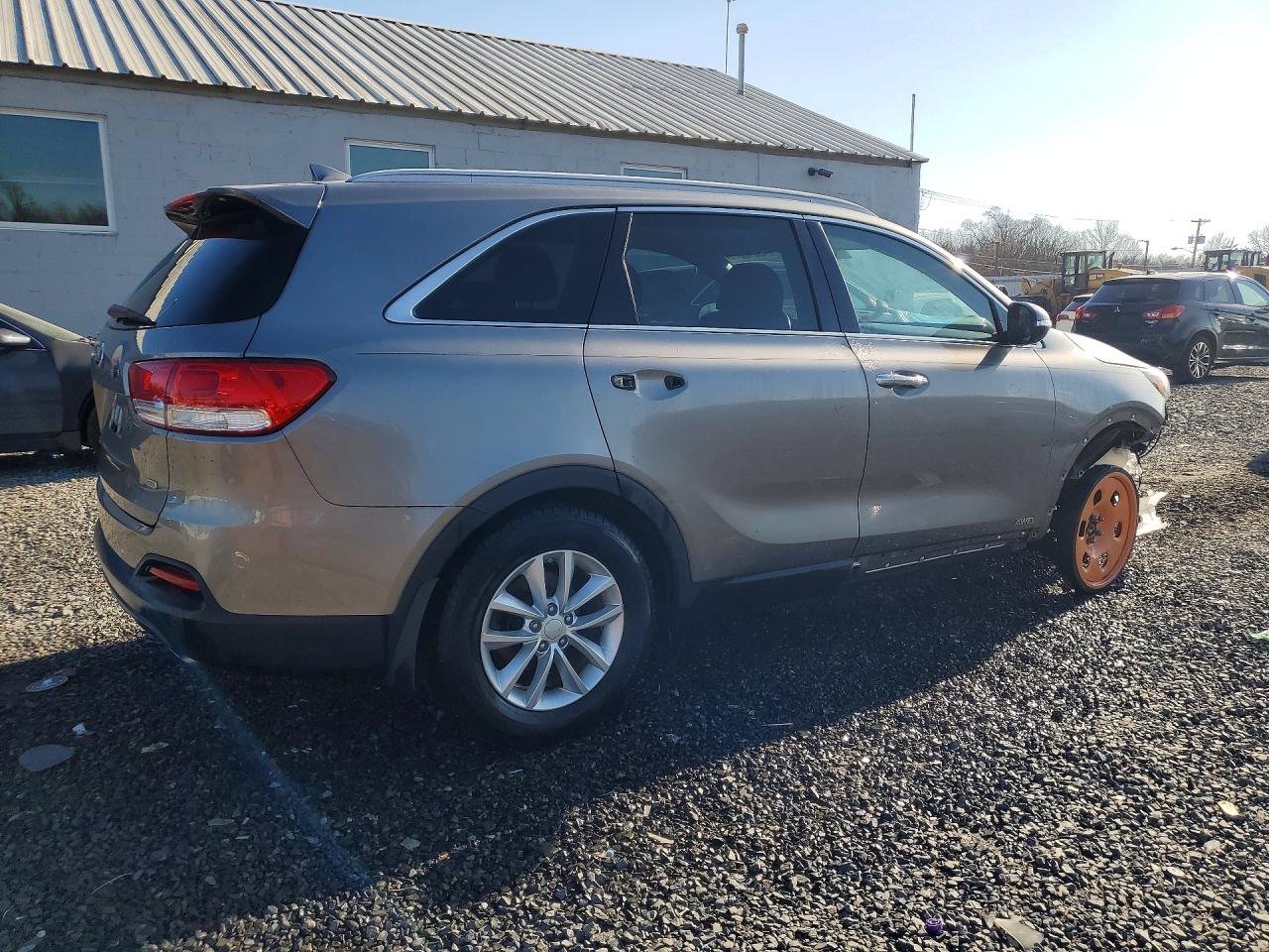 2017 KIA SORENTO L, LX