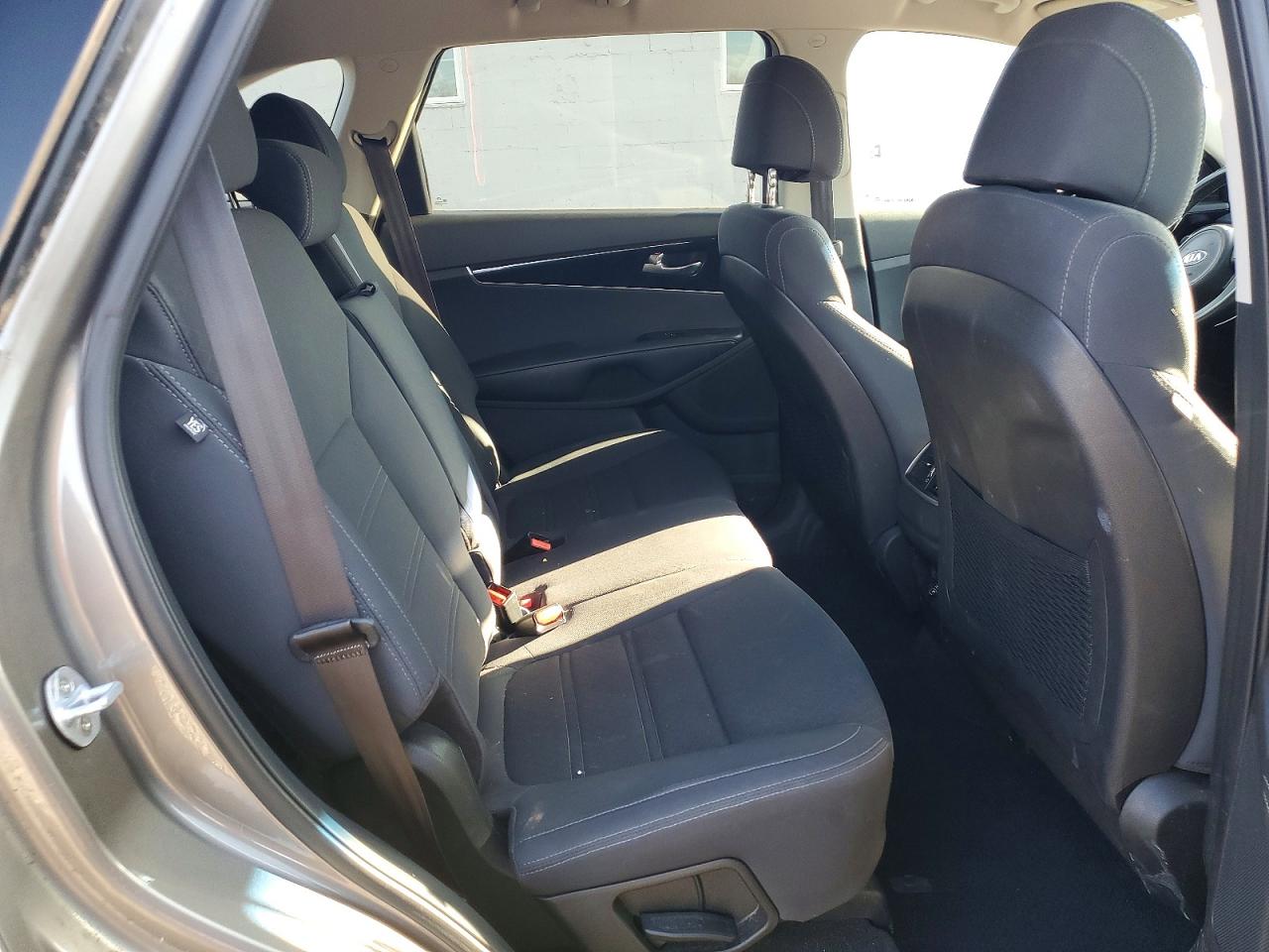2017 KIA SORENTO L, LX