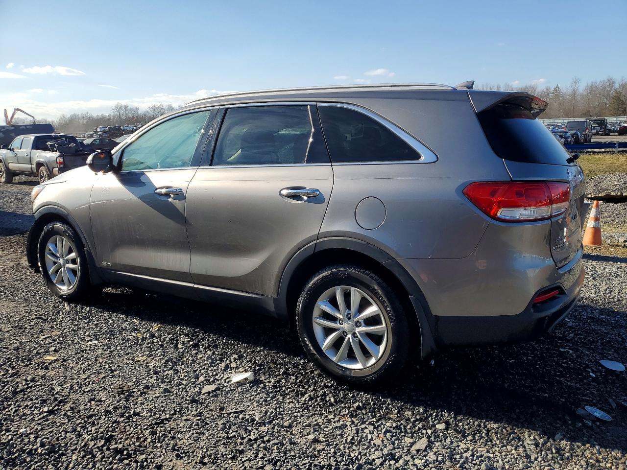 2017 KIA SORENTO L, LX