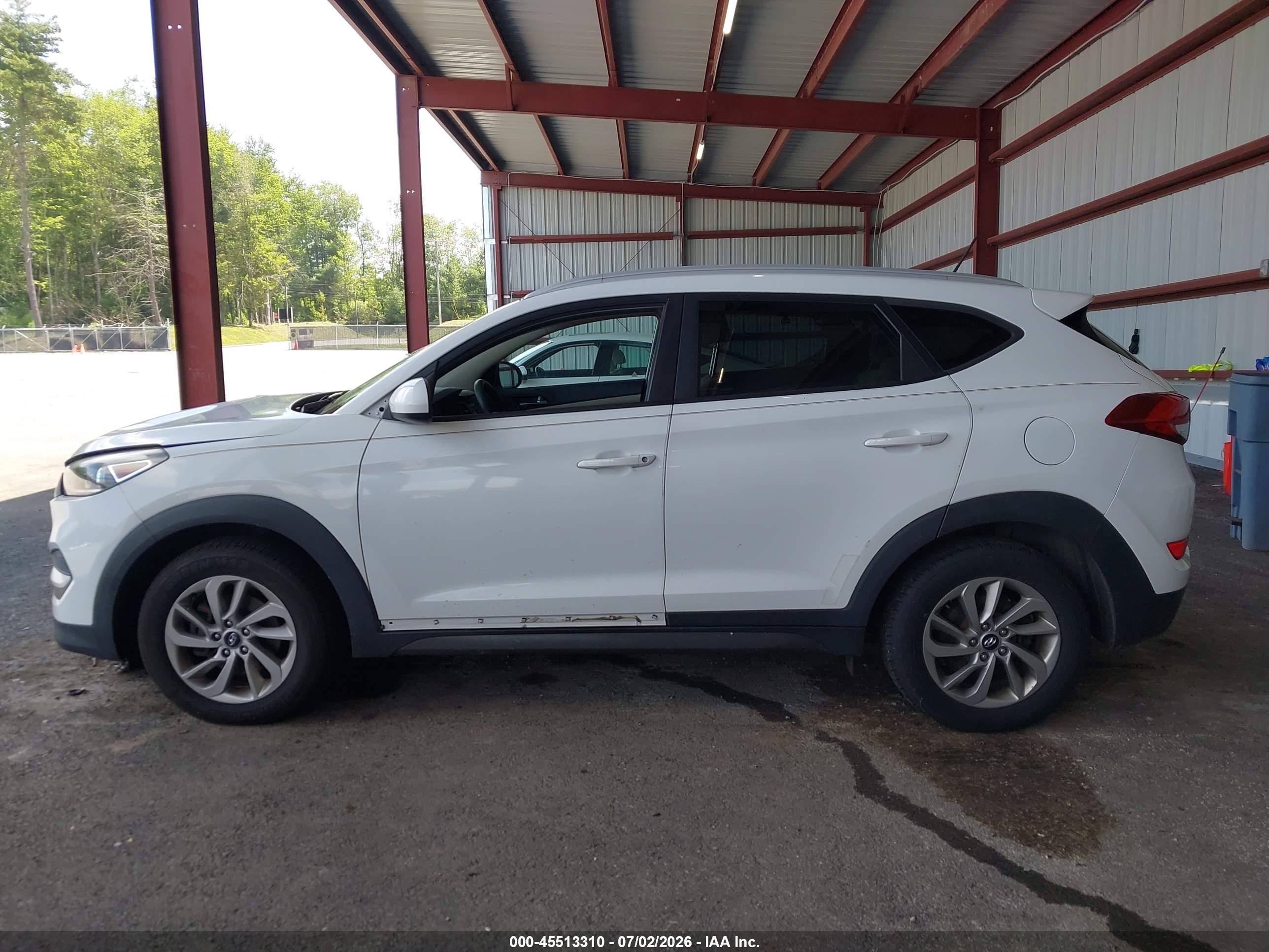 2016 HYUNDAI TUCSON SE