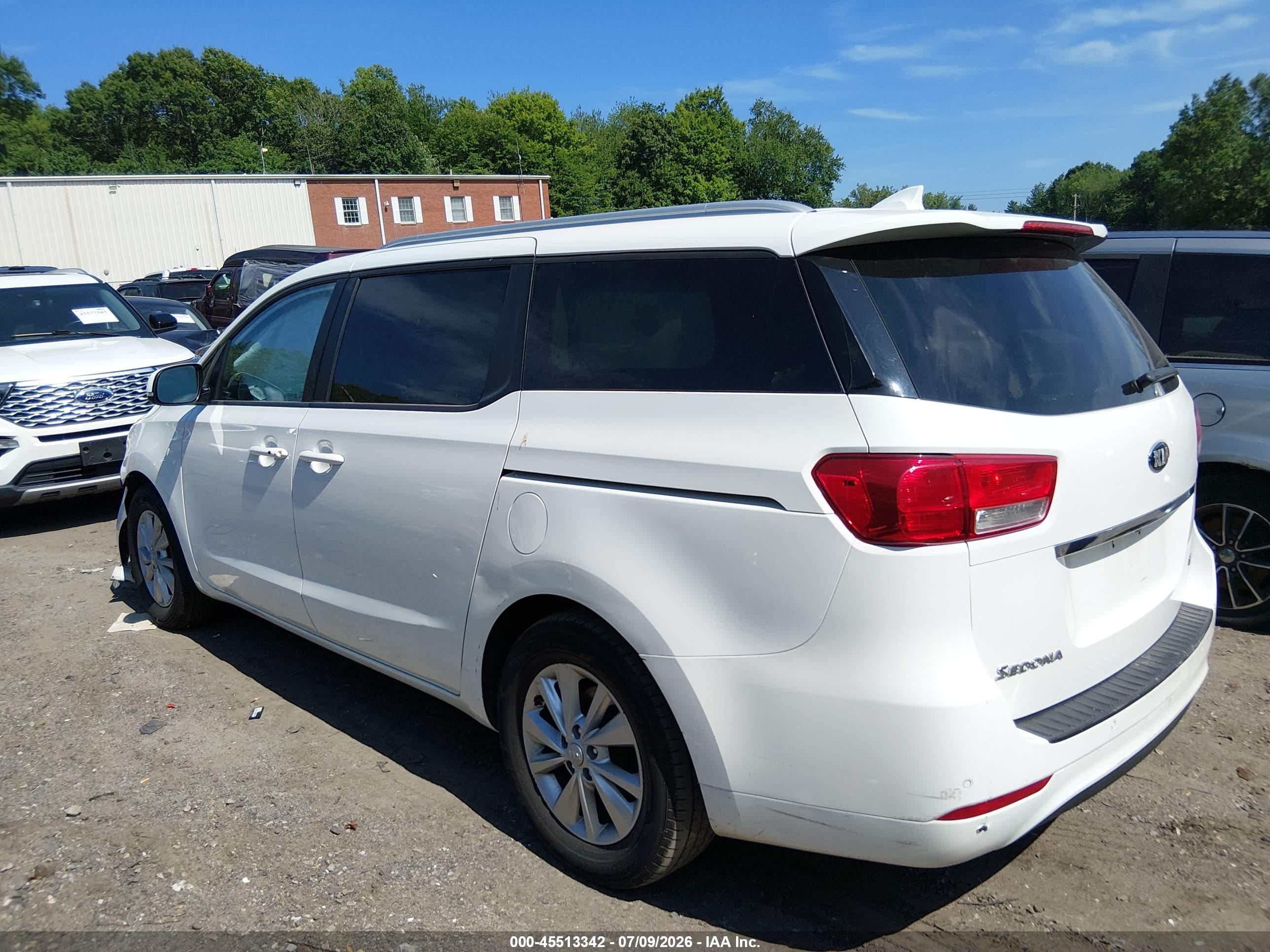 2017 KIA SEDONA LX