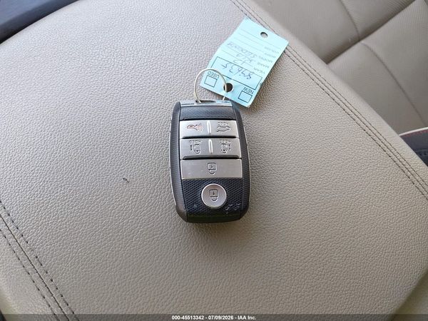 2017 KIA SEDONA LX