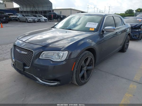 2019 CHRYSLER 300