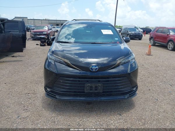 2023 TOYOTA SIENNA WOODLAND EDITION — I6