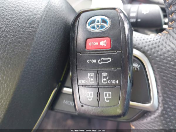 2023 TOYOTA SIENNA WOODLAND EDITION — I11