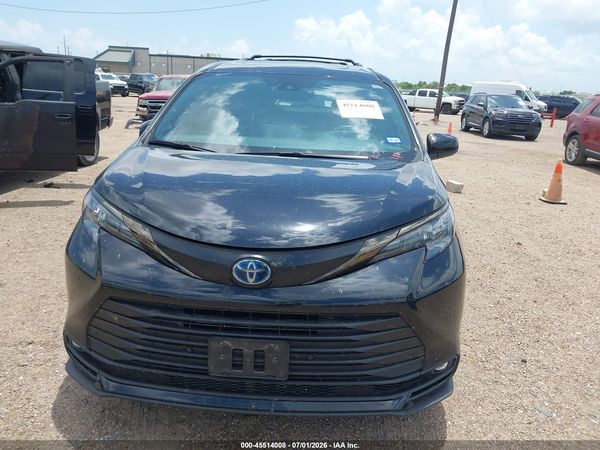 2023 TOYOTA SIENNA WOODLAND EDITION — I115