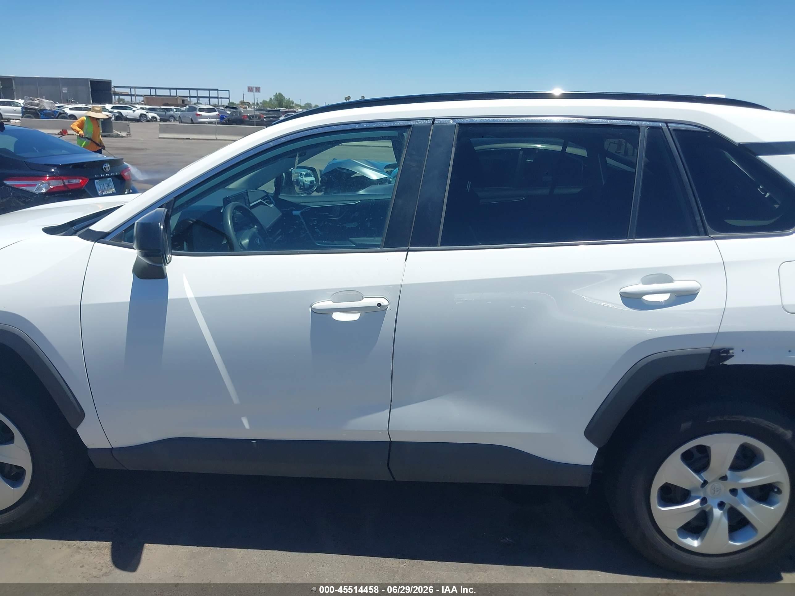 2020 TOYOTA RAV4 LE