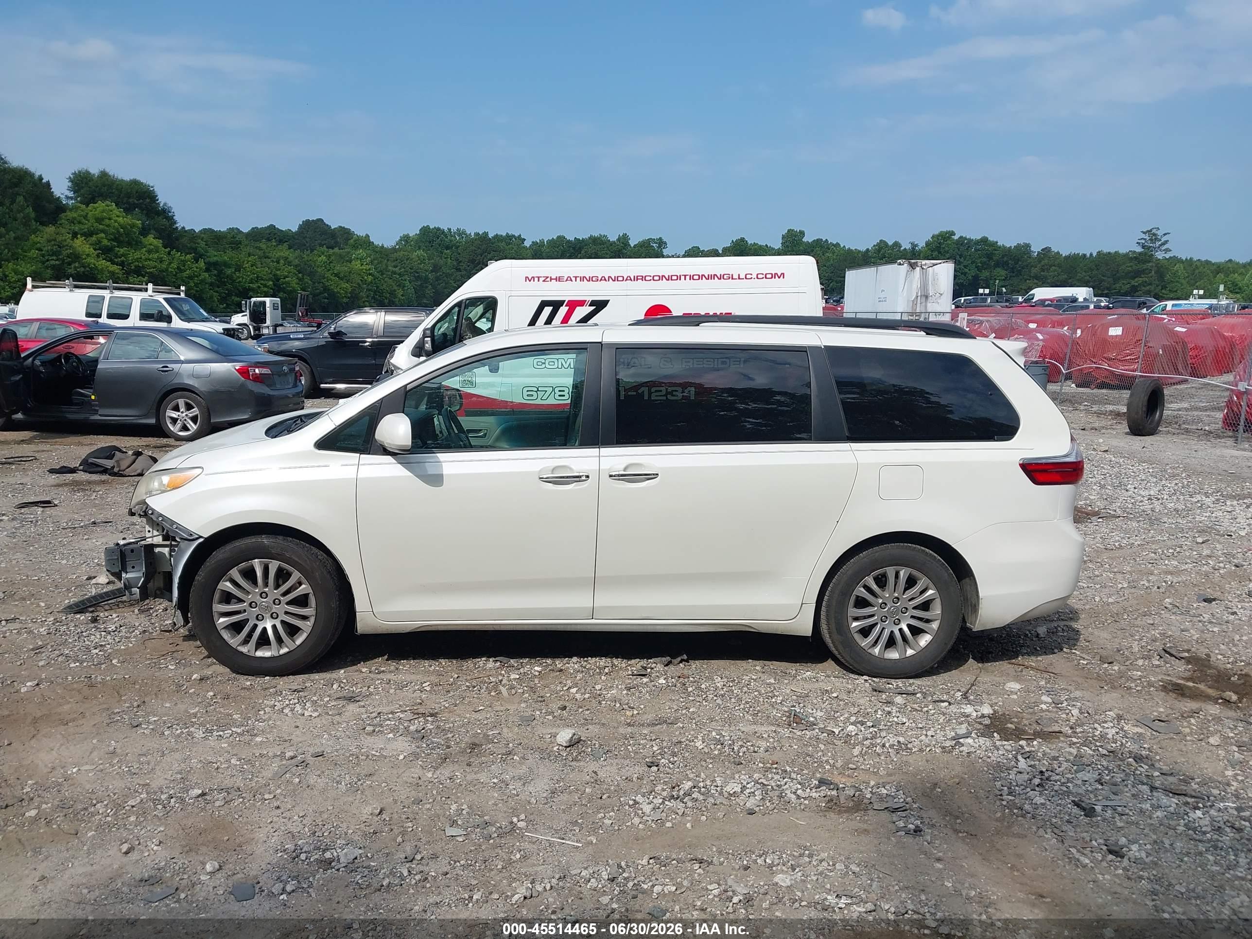 2015 TOYOTA SIENNA XLE 8 PASSENGER