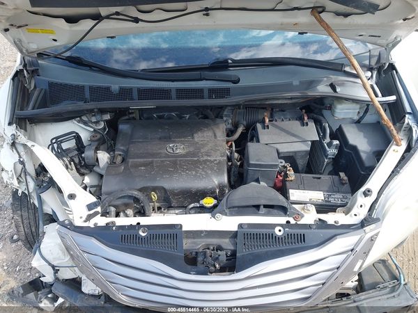 2015 TOYOTA SIENNA XLE 8 PASSENGER