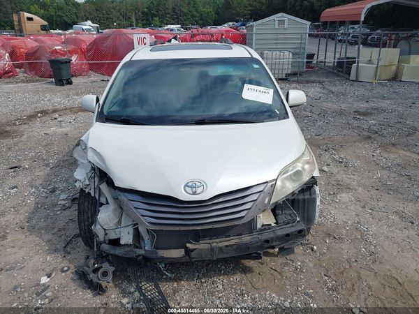 2015 TOYOTA SIENNA XLE 8 PASSENGER