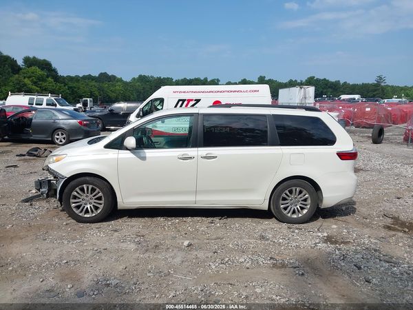 2015 TOYOTA SIENNA XLE 8 PASSENGER