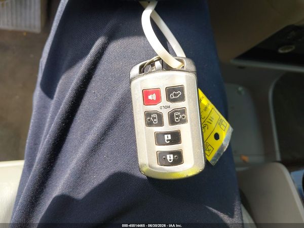 2015 TOYOTA SIENNA XLE 8 PASSENGER