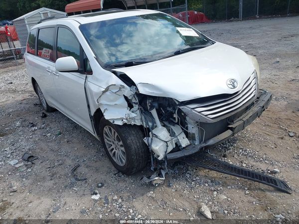 2015 TOYOTA SIENNA XLE 8 PASSENGER