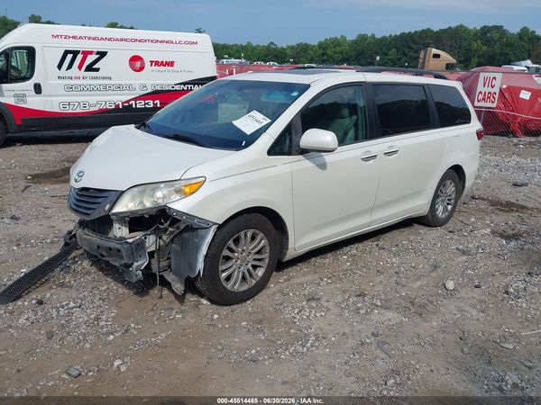 2015 TOYOTA SIENNA XLE 8 PASSENGER