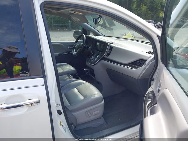 2015 TOYOTA SIENNA XLE 8 PASSENGER