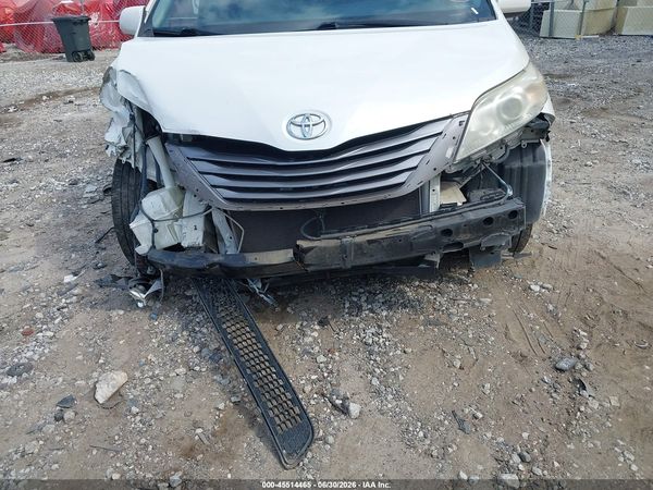 2015 TOYOTA SIENNA XLE 8 PASSENGER