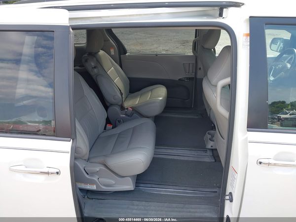 2015 TOYOTA SIENNA XLE 8 PASSENGER