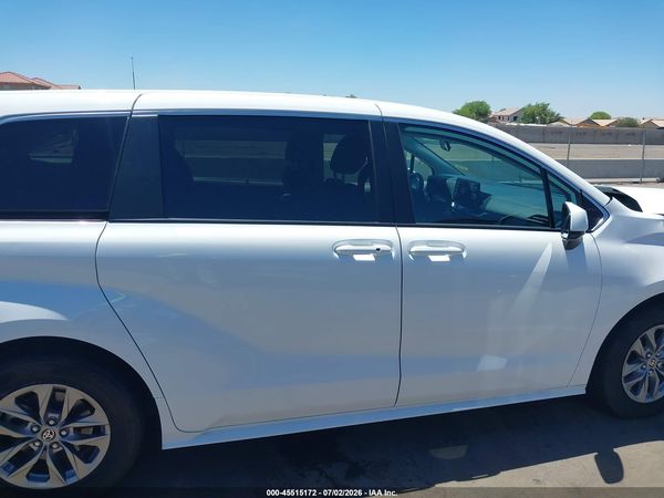2023 TOYOTA SIENNA LE
