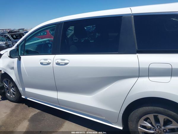 2023 TOYOTA SIENNA LE