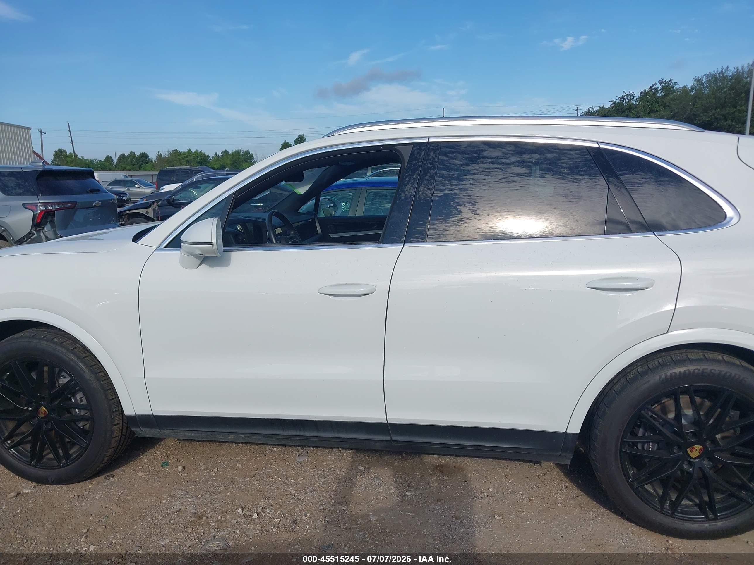 2024 PORSCHE CAYENNE
