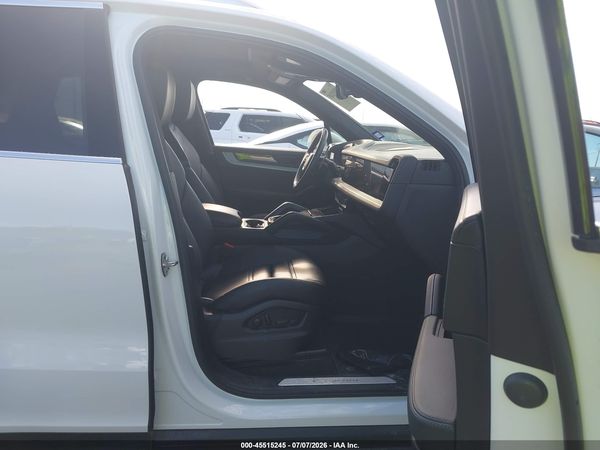 2024 PORSCHE CAYENNE