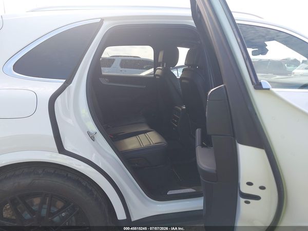 2024 PORSCHE CAYENNE