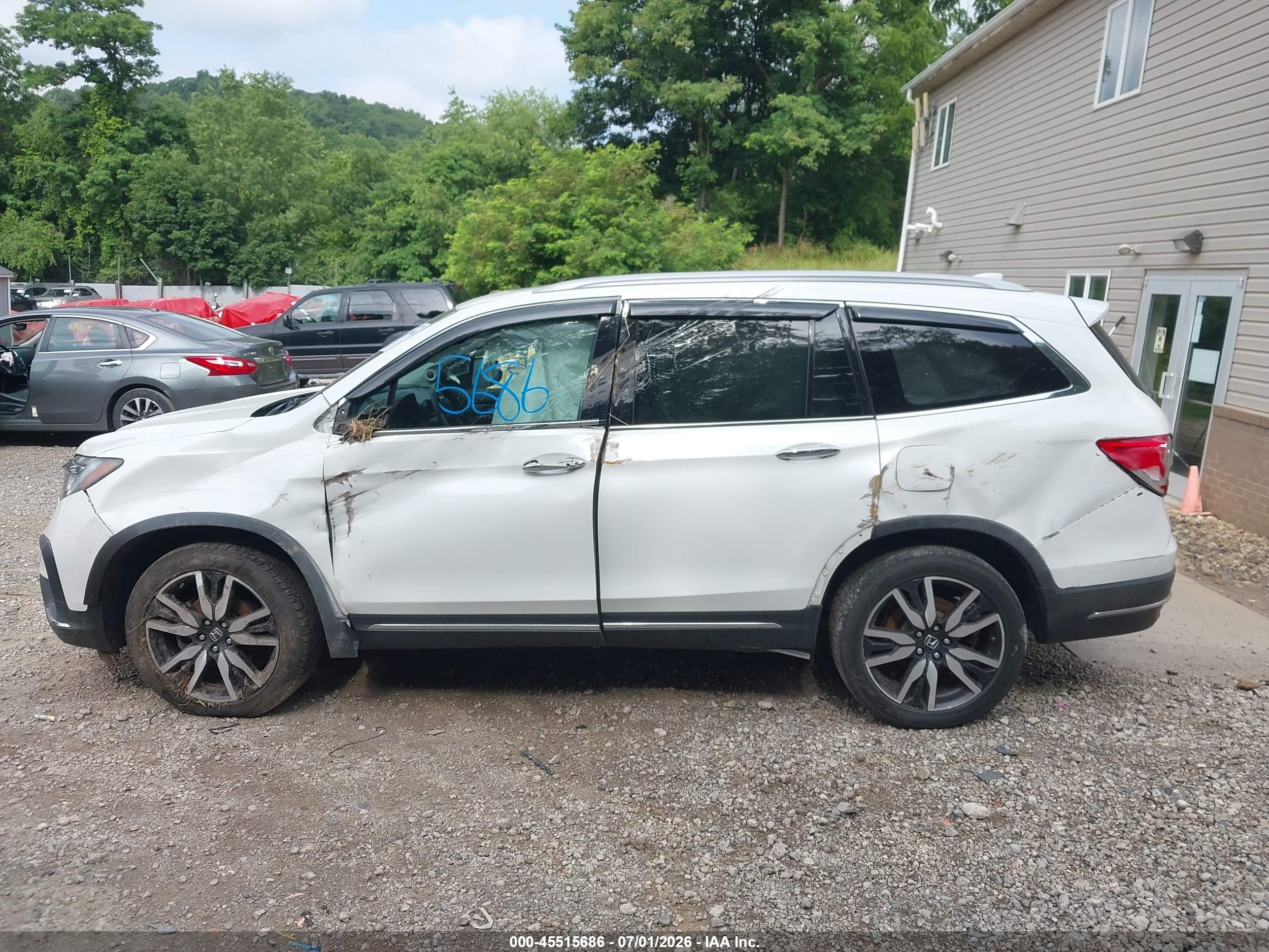 2020 HONDA PILOT AWD TOURING 8 PASSENGER