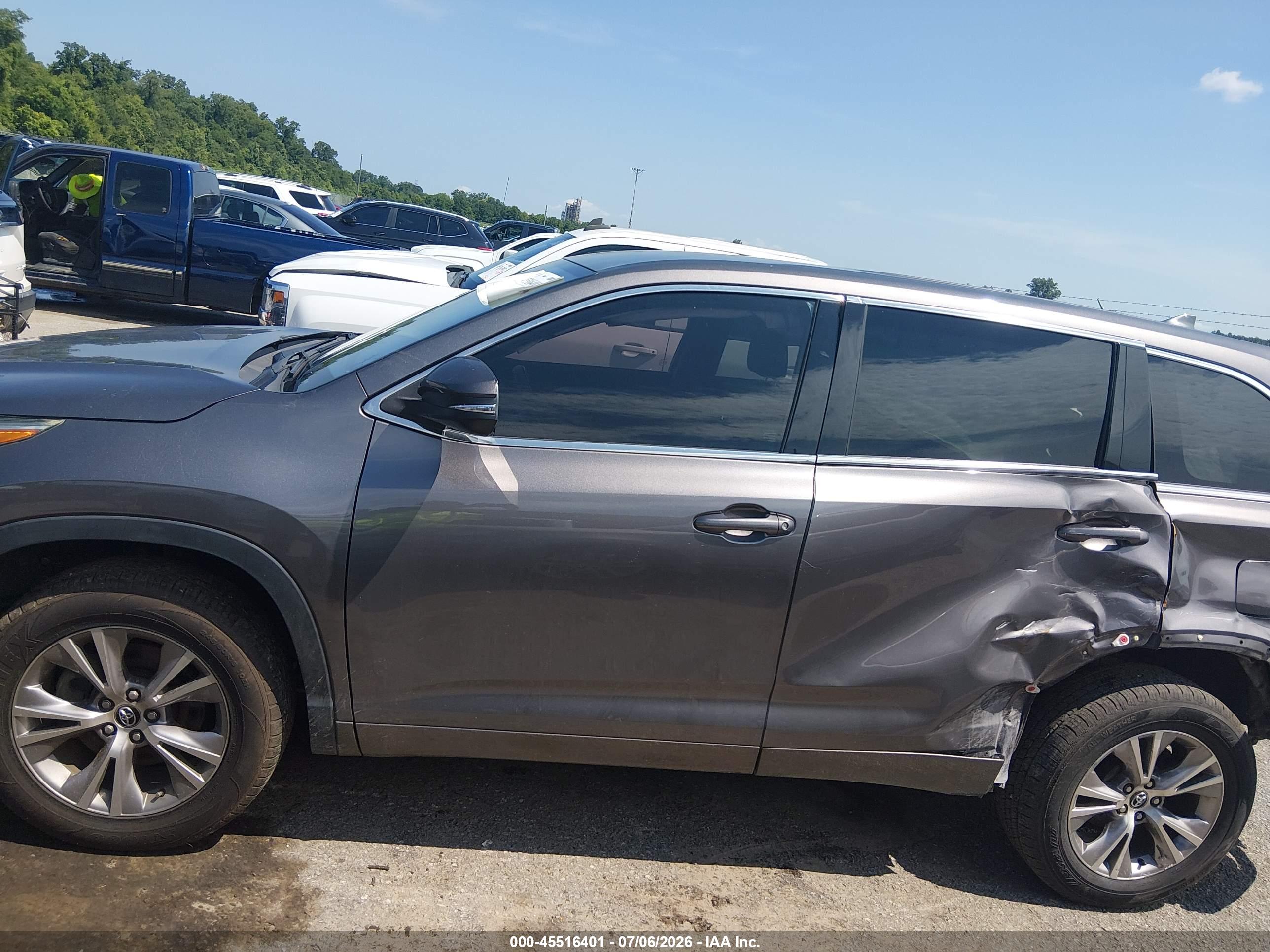 2016 TOYOTA HIGHLANDER LE PLUS V6