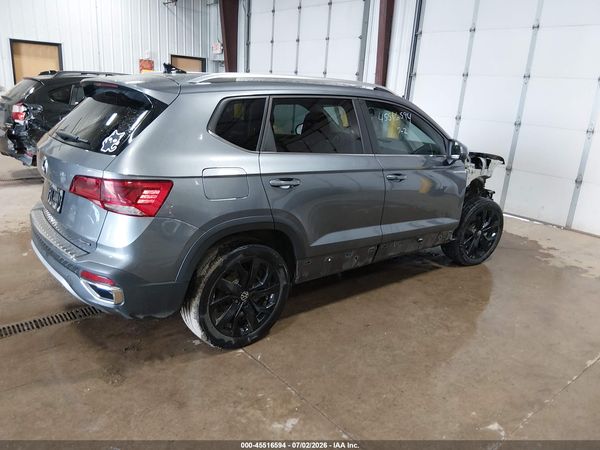 2022 VOLKSWAGEN TAOS 1.5T SE — I4