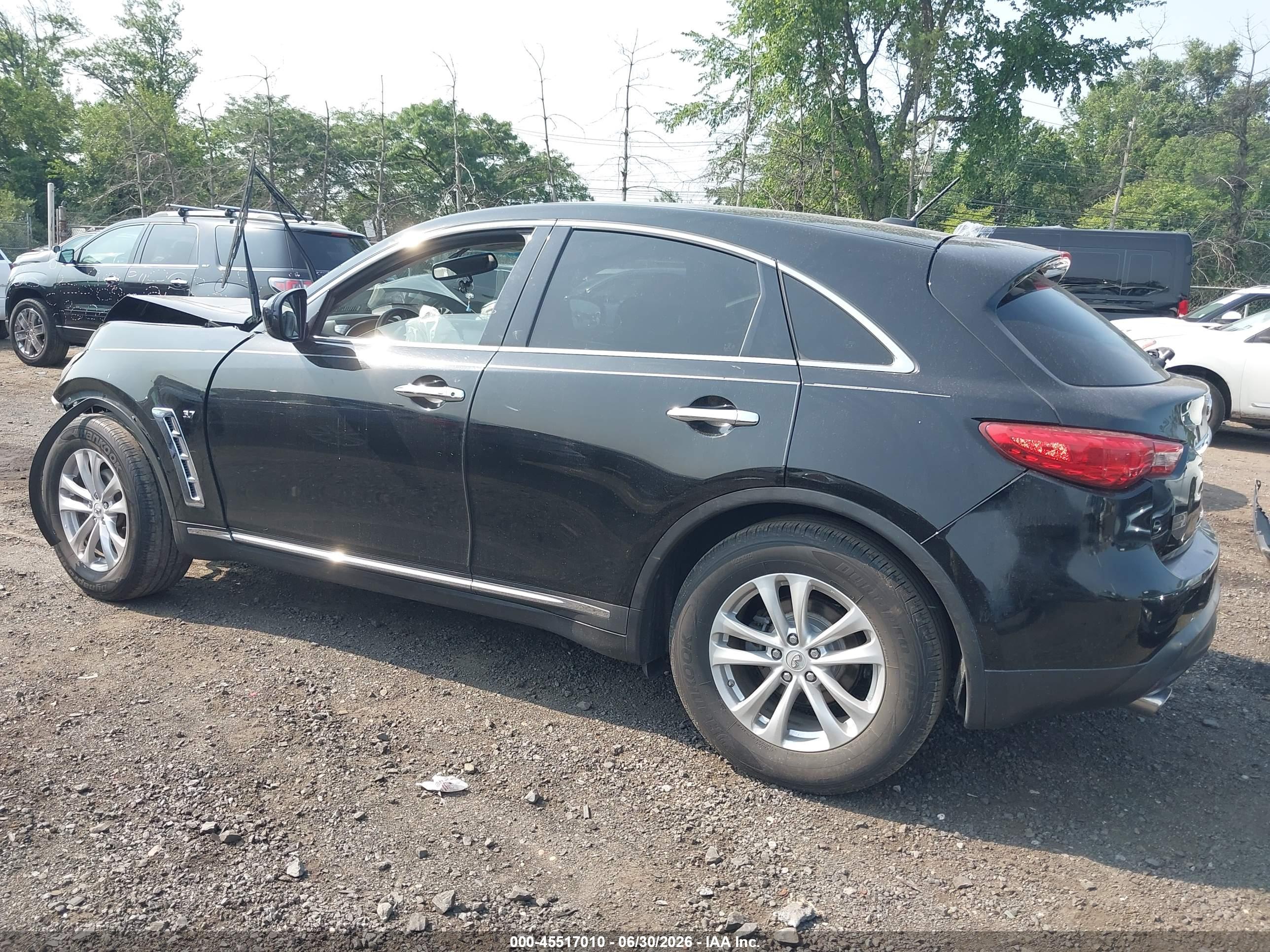 2017 INFINITI QX70