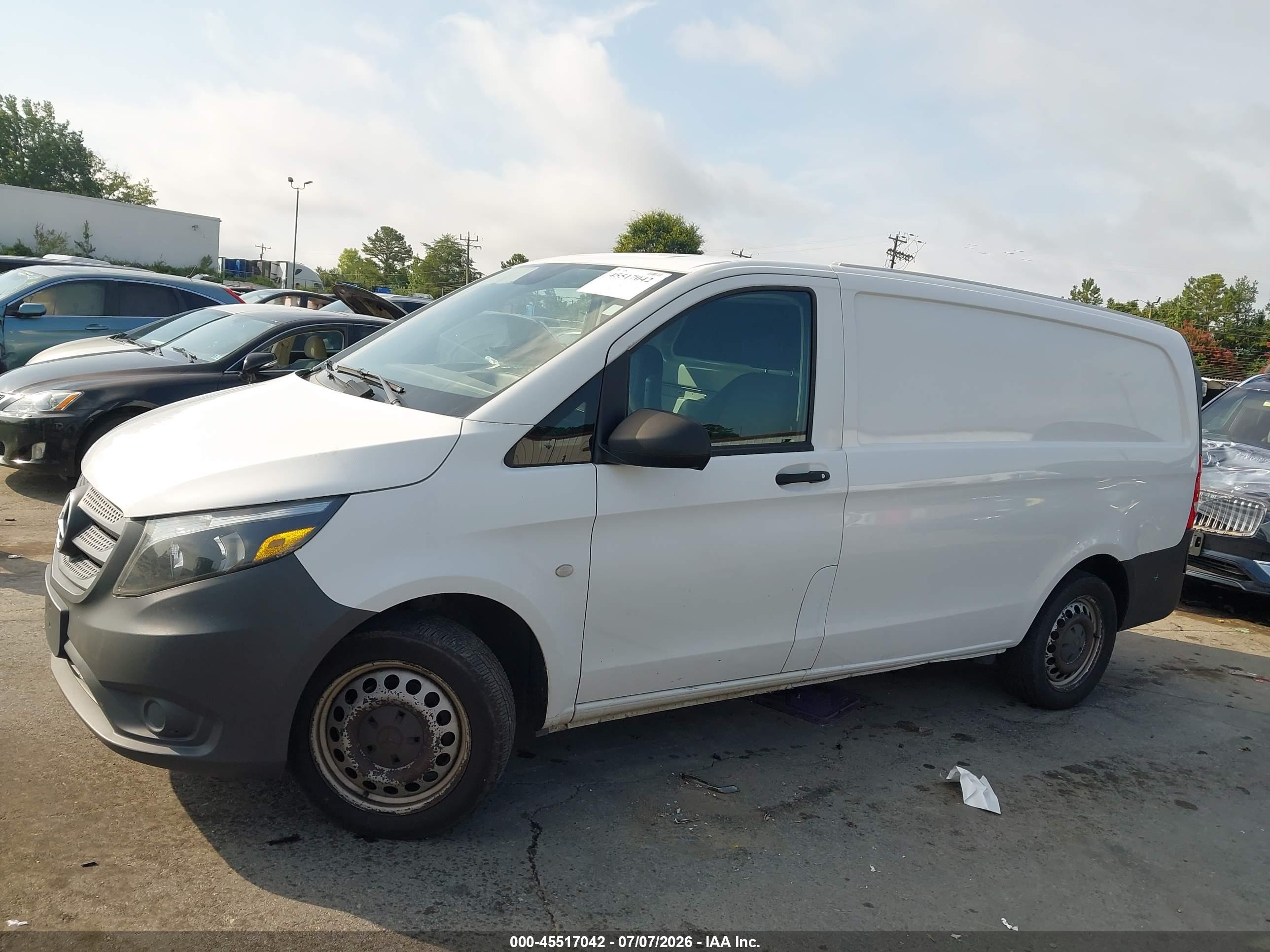 2017 MERCEDES-BENZ METRIS